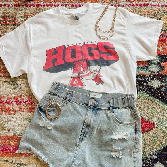 Gildan Tops - NWOT Arkansas Razorbacks Unisex T-Shirt